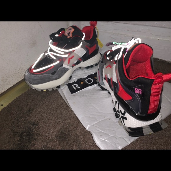 Sneakers - Picture 7 of 7